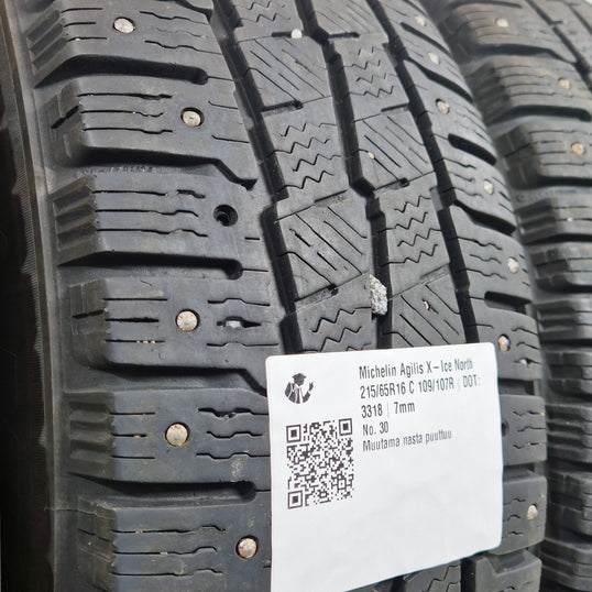 Käytetty: 215/65R16 C 109/107R Michelin Agilis X-Ice North