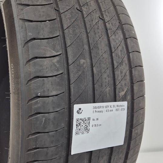 Käytetty: 245/45R19 102Y XL SIL Michelin E Primacy
