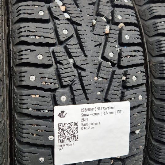 Käytetty: 205/60R16 96T Cordiant Snow-cross