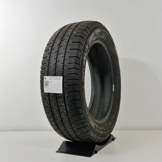 Käytetty: 215/60R17 C 104/102H Michelin Agilis +