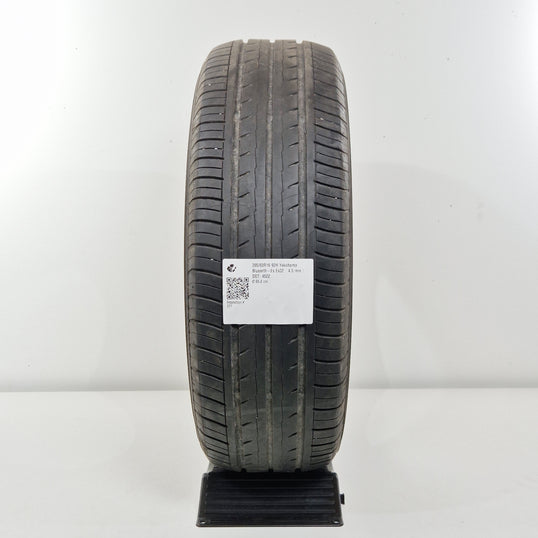 Käytetty: 205/60R16 92H Yokohama Bluearth-Es Es32