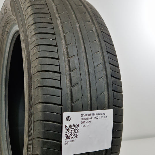 Käytetty: 205/60R16 92H Yokohama Bluearth-Es Es32