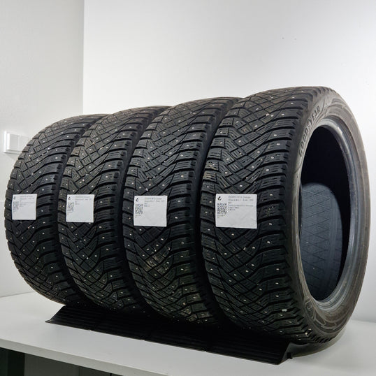 Käytetty: 225/50R18 99T XL Goodyear Ultragrip Artic 2