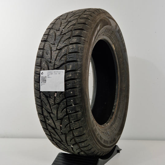 Käytetty: 215/65R16 C 109/107R Sailun Ice Blazer WST1